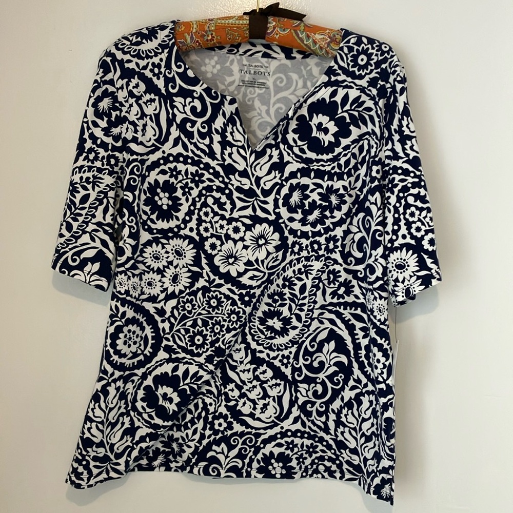 NWT Talbots women’s cotton and spandex t-shirt. Navy and white. Preowned